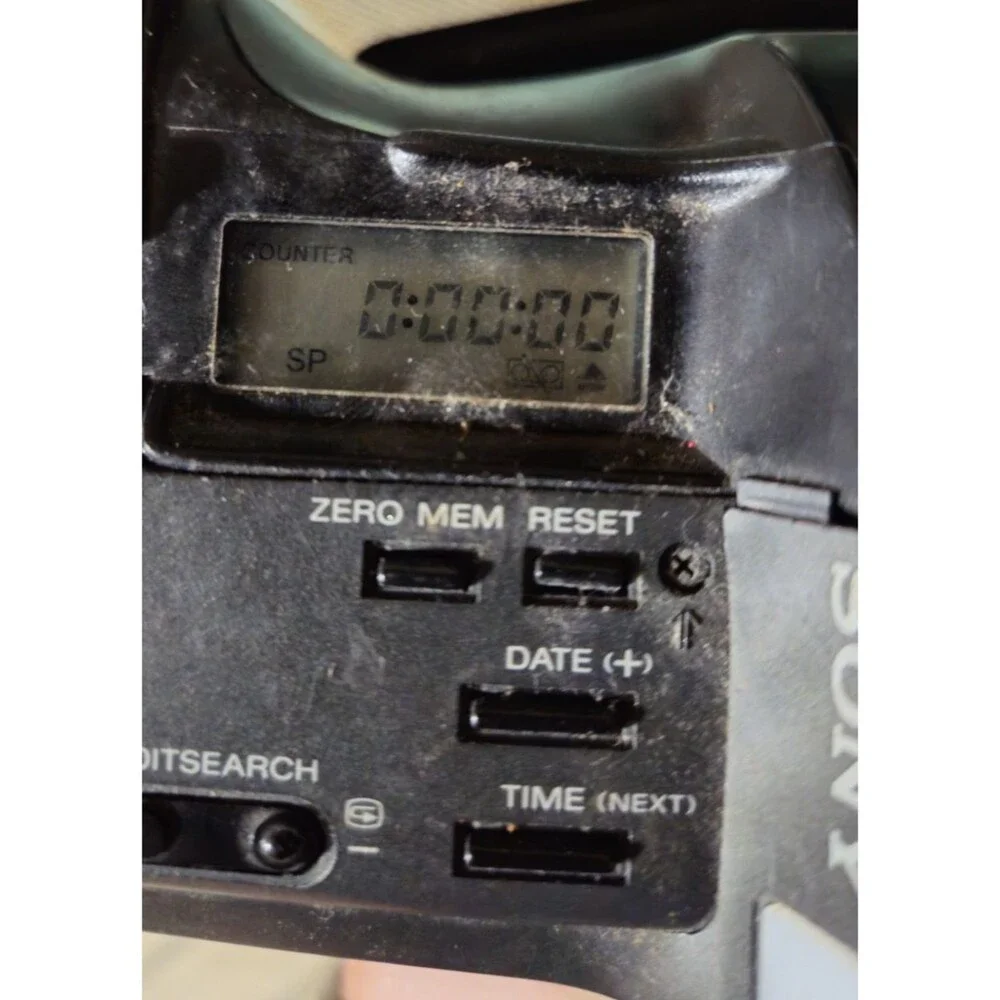 Sony Handycam CCD-F40 Video8 Camcorder w/ Manual Battery Powers On PART REPAIR